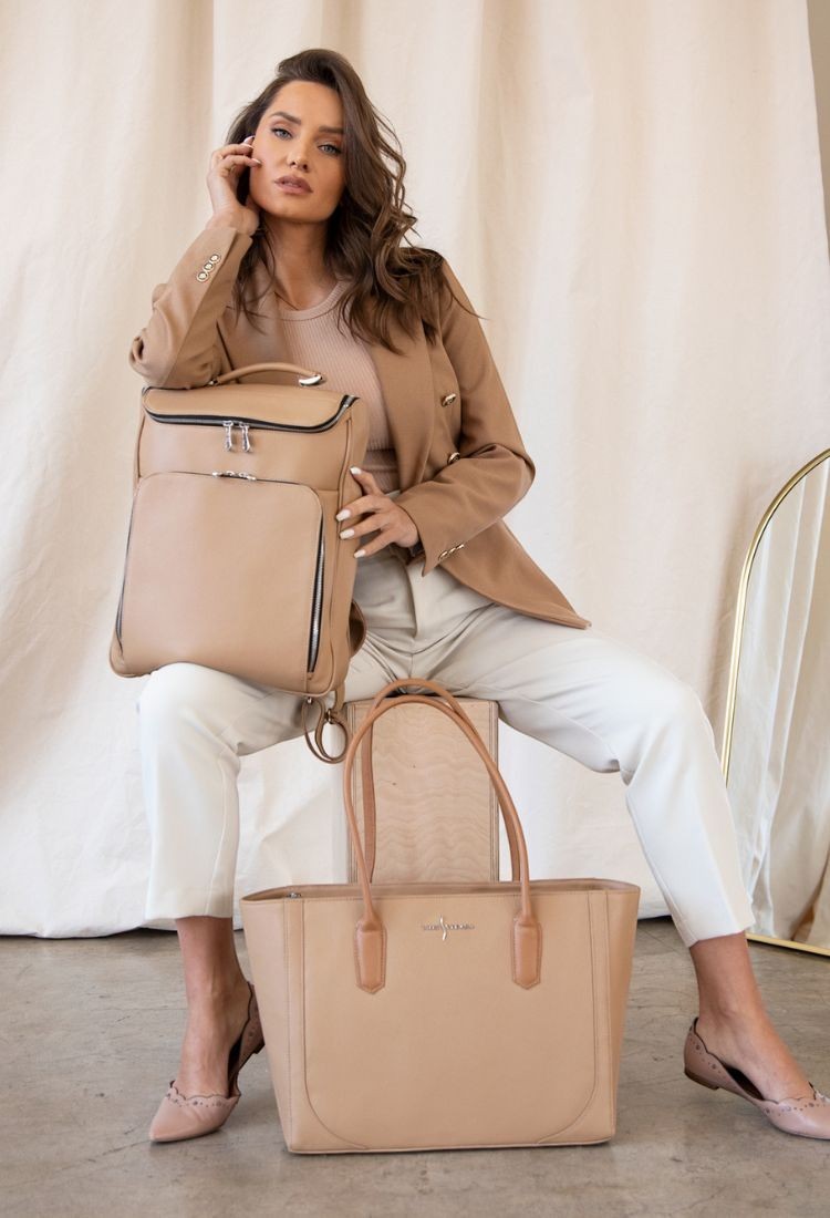Luis Steven Large Tote Pro 2.0 in beige Italian pebble leather with a model in a professional blazer and trousers.